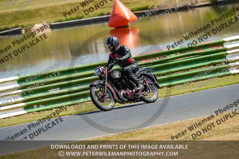 Vintage motorcycle club;eventdigitalimages;mallory park;mallory park trackday photographs;no limits trackdays;peter wileman photography;trackday digital images;trackday photos;vmcc festival 1000 bikes photographs